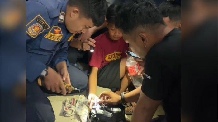 Jari Tengah Warga Bogor Terjebak di Blok Mesin, Damkar Turun Tangan
